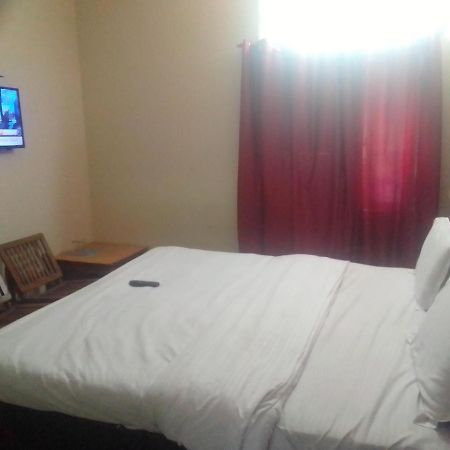 Hotel Diamond Palace 45C Chandigarh Bagian luar foto