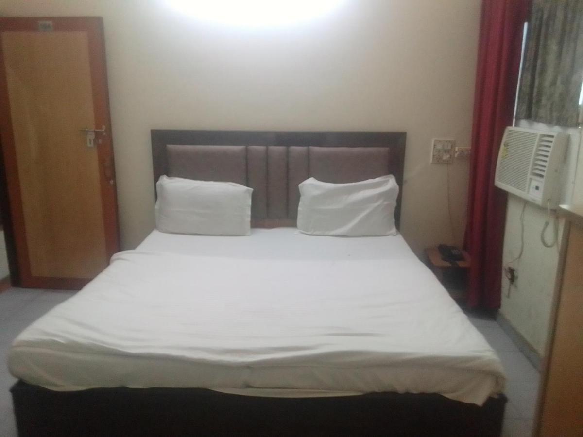 Hotel Diamond Palace 45C Chandigarh Bagian luar foto