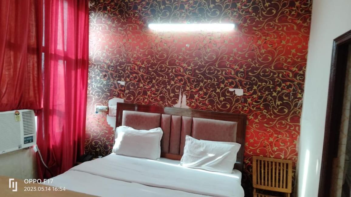 Hotel Diamond Palace 45C Chandigarh Bagian luar foto
