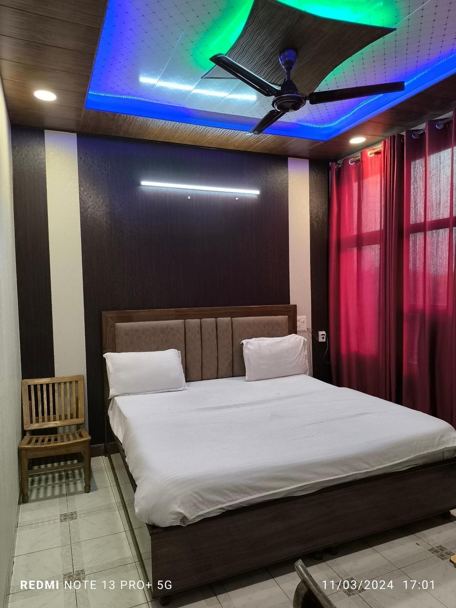 Hotel Diamond Palace 45C Chandigarh Bagian luar foto